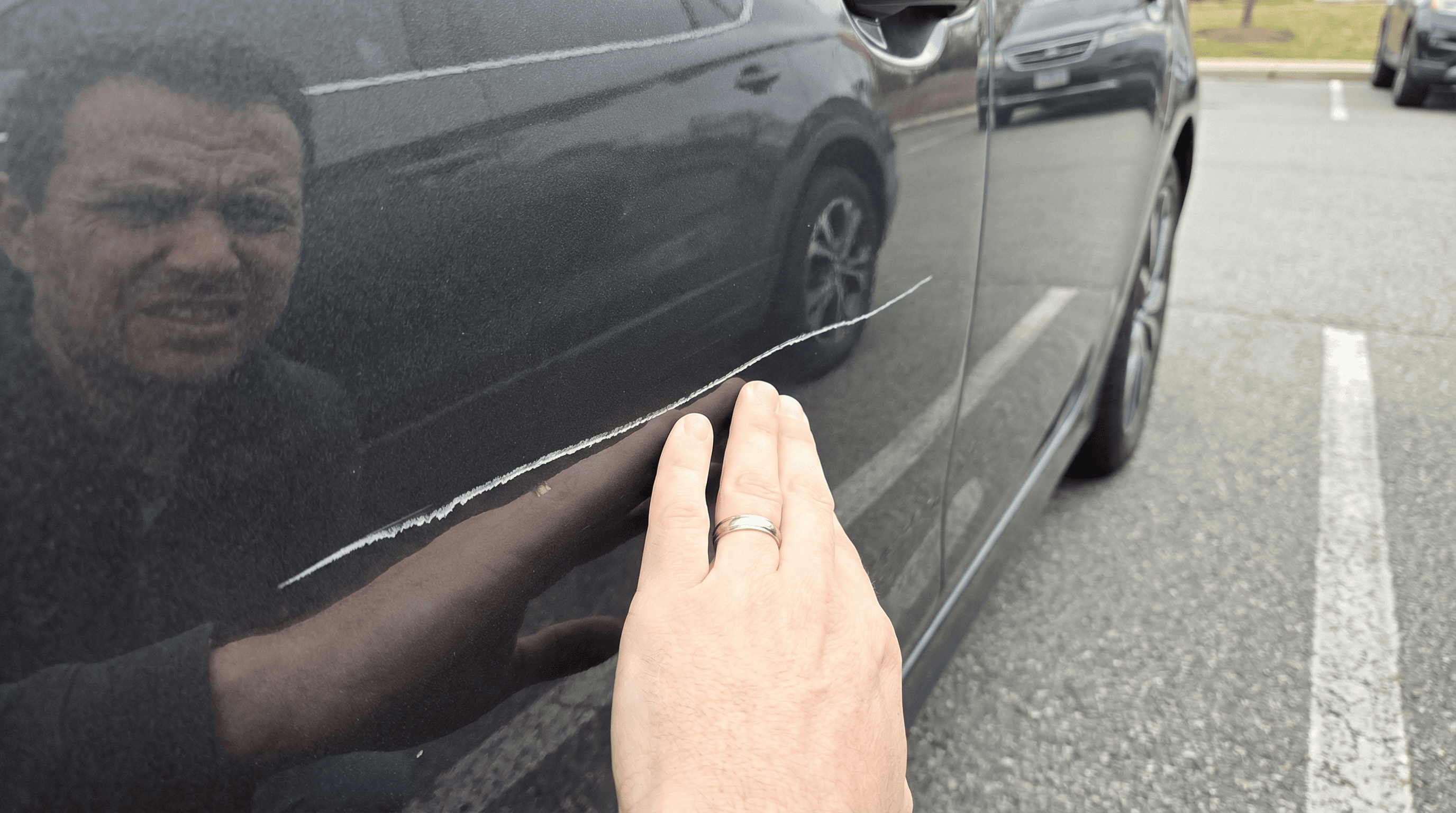 Pequenos Toques de Estacionamento: Como Tirar Aqueles Riscos Chatos em Casa